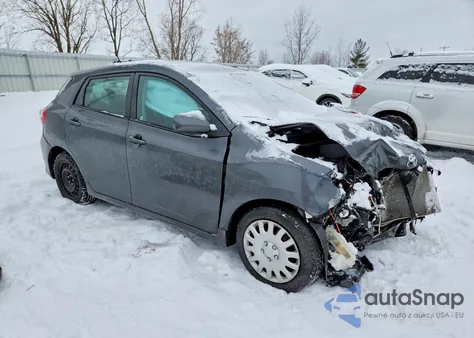 2013 Toyota Corolla Matrix z USA, uszkodzony, nr VIN 2T1KU4EEXDC927740
